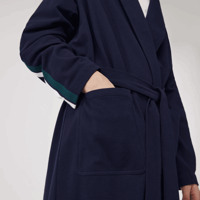 azul marino 166 VVL0A1401 hombres Lacoste bata de piqué de algodón con insignias texturizadas de inspiración deportiva